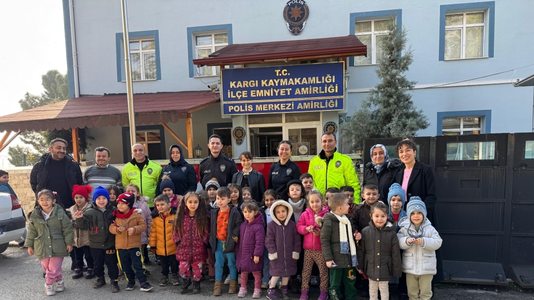 Kargı 125. Yıl Anaokulu Öğretmen ve Öğrencileri Kolluk Kuvvetlerini Ziyaret Etti